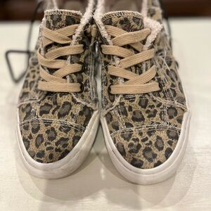 SLIP ON LEOPARD FLATS WITH FAUX SHEARLING LINING